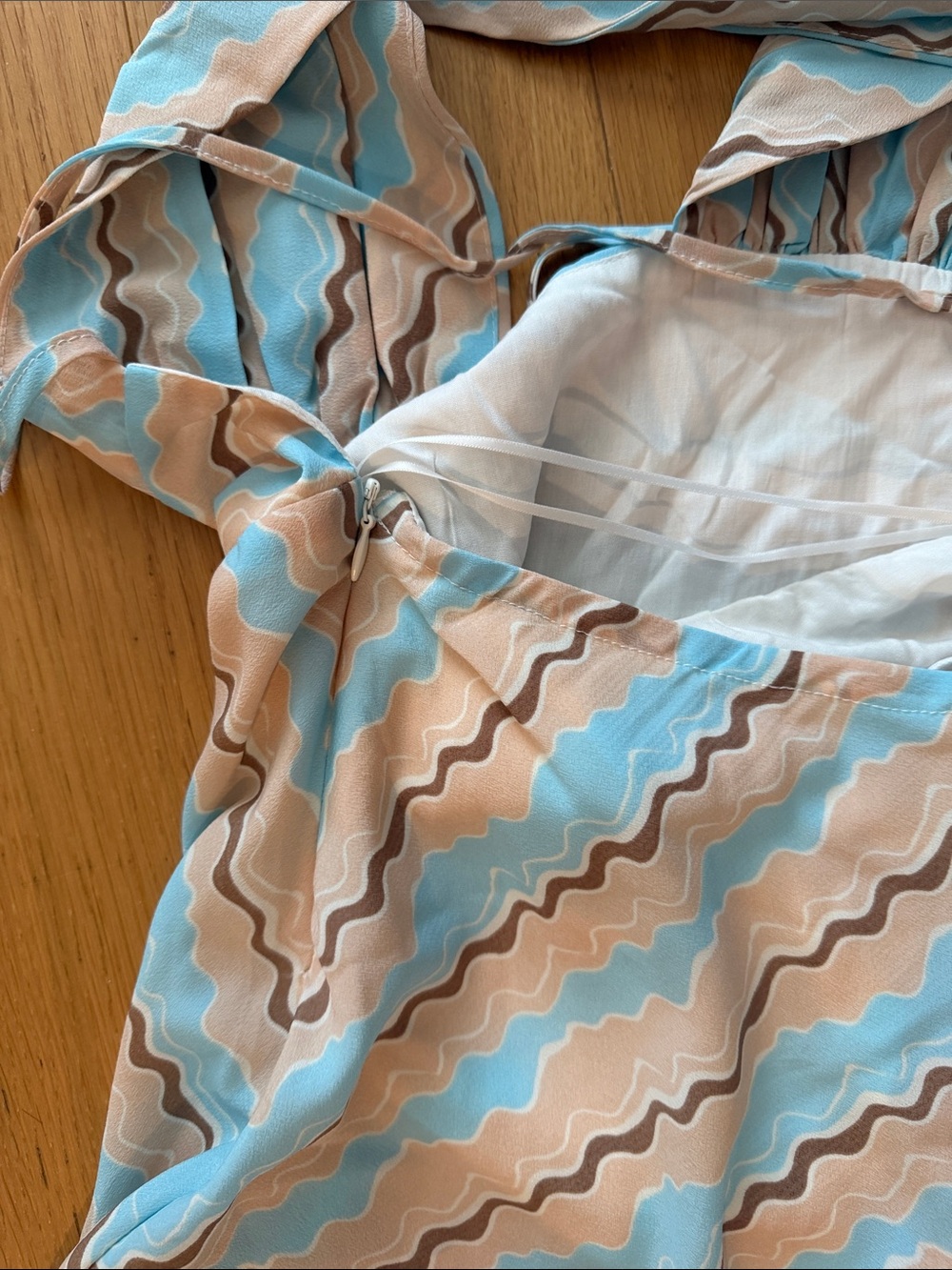 NWT Princess Polly Halter Maxi Dress Blue Brown Wave Print Size 4 - Picture 5 of 6